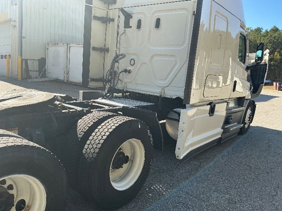 Sleeper Tractor-Heavy Duty Tractors-Freightliner-2021-T12664ST-Chester-VA-505,476\n\t\tmiles-$ 62,250 - Image 23