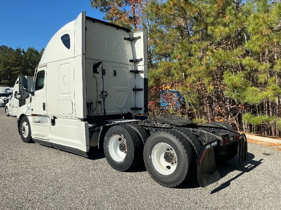 Sleeper Tractor-Heavy Duty Tractors-Freightliner-2021-T12664ST-Chester-VA-505,476\n\t\tmiles-$ 62,250 - Image 5