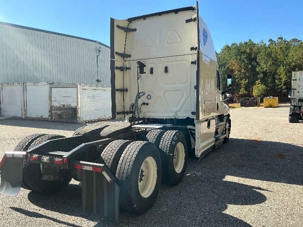 Sleeper Tractor-Heavy Duty Tractors-Freightliner-2021-T12664ST-Chester-VA-505,476\n\t\tmiles-$ 62,250 - Image 7