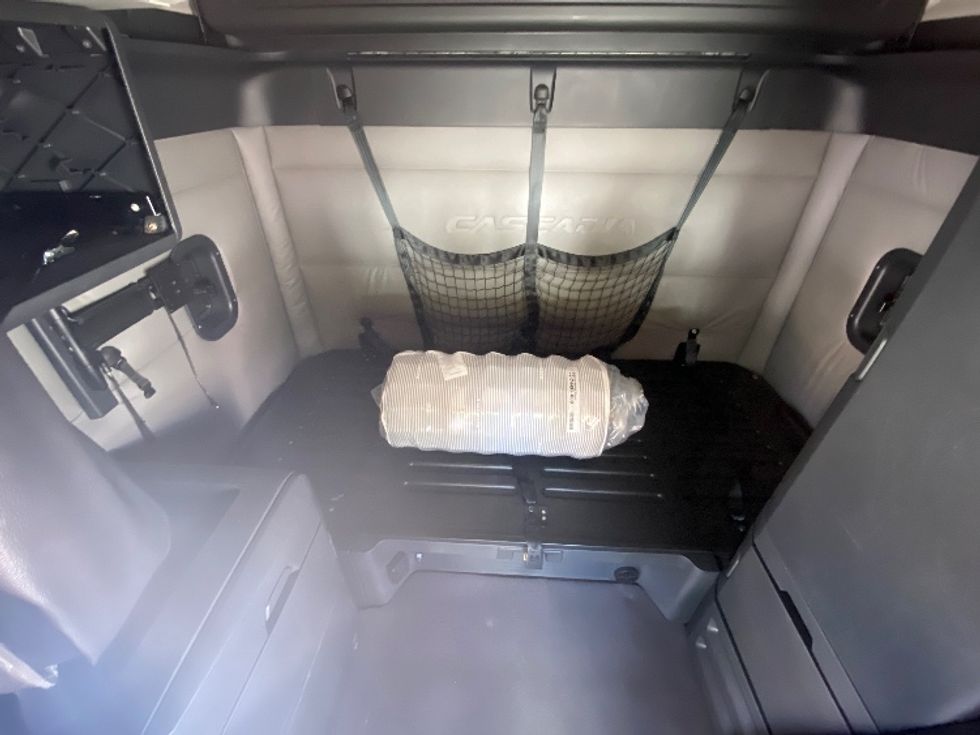 Sleeper Tractor-Heavy Duty Tractors-Freightliner-2021-T12664ST-Chester-VA-512,086\n\t\tmiles-$ 66,250 - Image 16