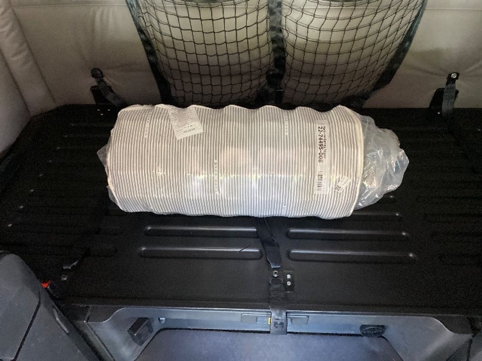 Sleeper Tractor-Heavy Duty Tractors-Freightliner-2021-T12664ST-Chester-VA-512,086\n\t\tmiles-$ 66,250 - Image 17