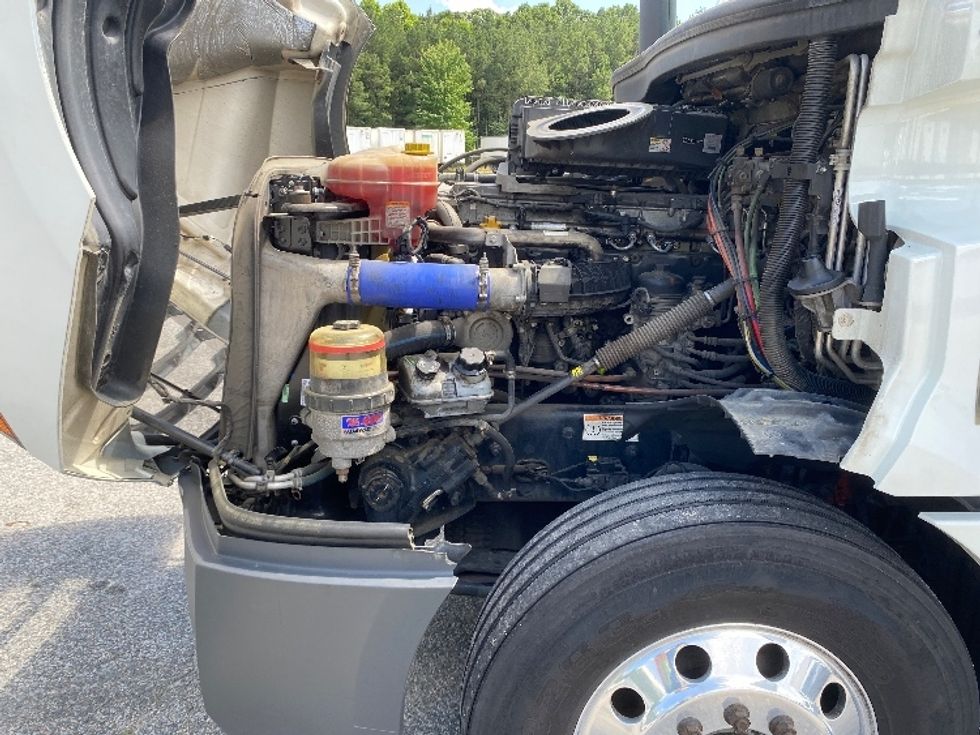 Sleeper Tractor-Heavy Duty Tractors-Freightliner-2021-T12664ST-Chester-VA-512,086\n\t\tmiles-$ 66,250 - Image 20