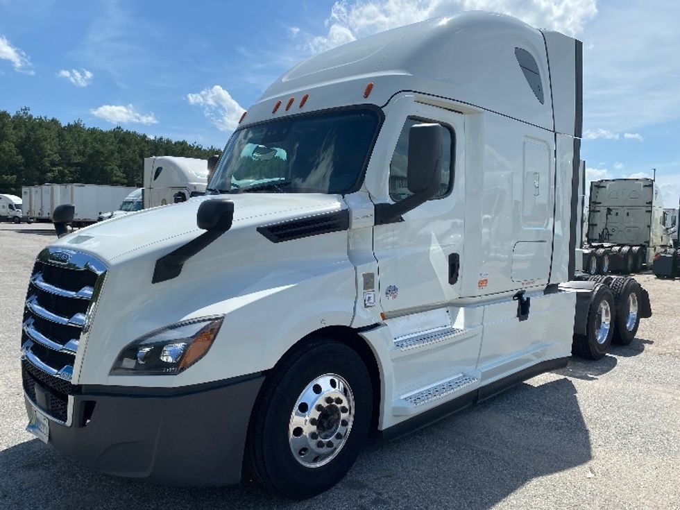 2021 Freightliner Cascadia 126" Sleeper Cab photo 3