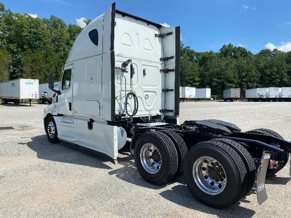 Sleeper Tractor-Heavy Duty Tractors-Freightliner-2021-T12664ST-Chester-VA-512,086\n\t\tmiles-$ 66,250 - Image 5