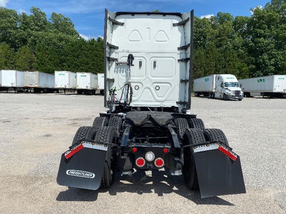 Sleeper Tractor-Heavy Duty Tractors-Freightliner-2021-T12664ST-Chester-VA-512,086\n\t\tmiles-$ 66,250 - Image 6
