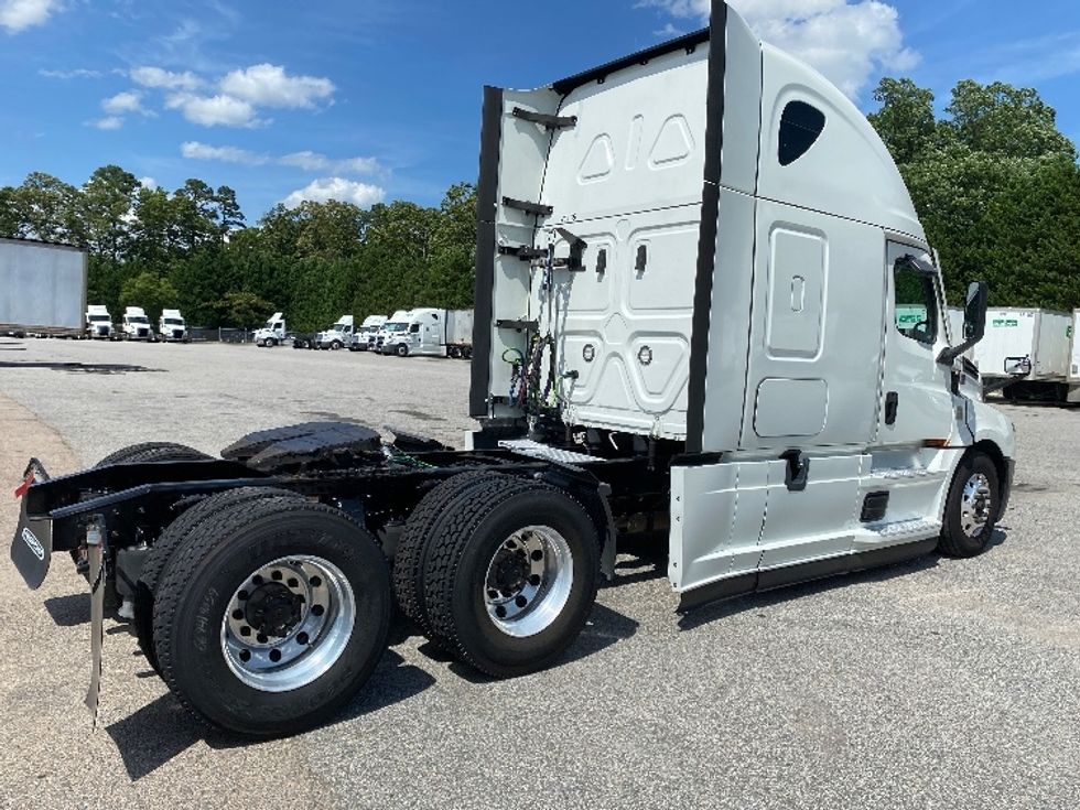 Sleeper Tractor-Heavy Duty Tractors-Freightliner-2021-T12664ST-Chester-VA-512,086\n\t\tmiles-$ 66,250 - Image 7