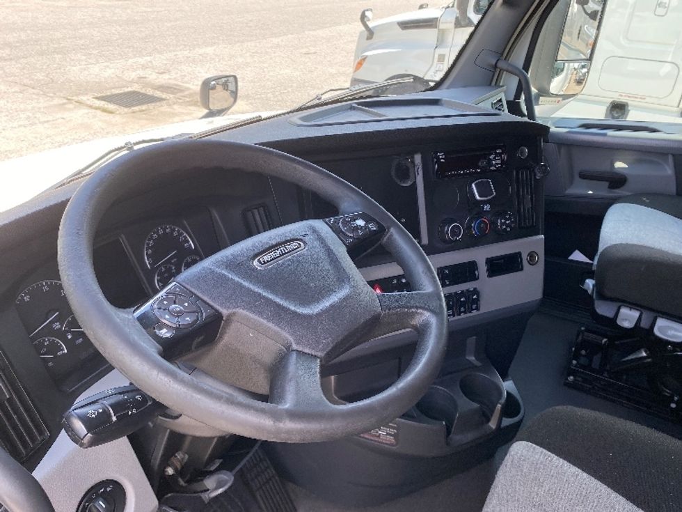 Sleeper Tractor-Heavy Duty Tractors-Freightliner-2021-T12664ST-Chester-VA-531,605\n\t\tmiles-$ 64,750 - Image 10