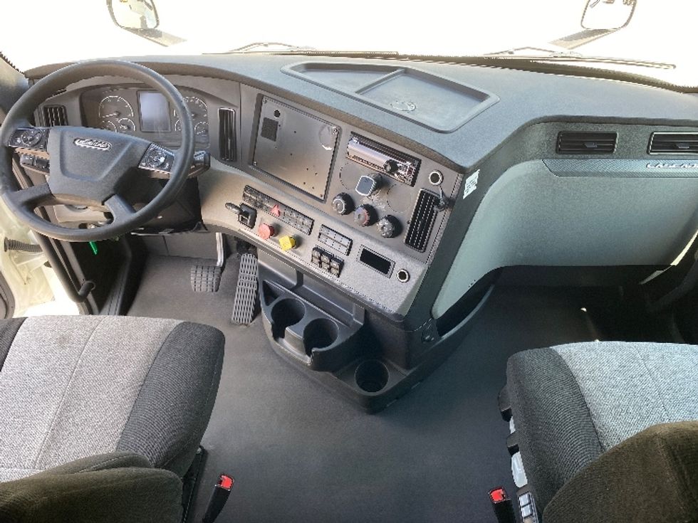 Sleeper Tractor-Heavy Duty Tractors-Freightliner-2021-T12664ST-Chester-VA-531,605\n\t\tmiles-$ 64,750 - Image 12