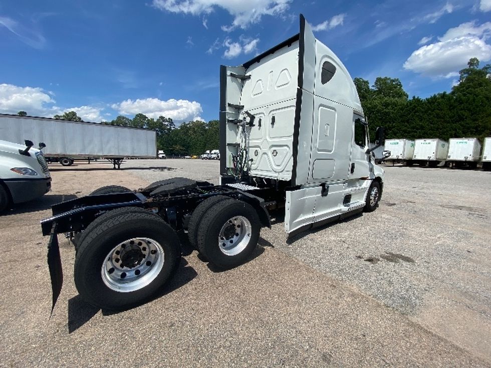 Sleeper Tractor-Heavy Duty Tractors-Freightliner-2021-T12664ST-Chester-VA-531,605\n\t\tmiles-$ 64,750 - Image 7