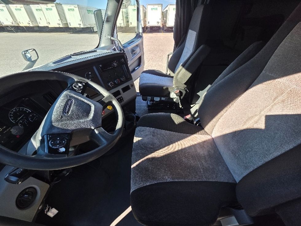 Sleeper Tractor-Heavy Duty Tractors-Freightliner-2021-T12664ST-Chester-VA-634,088\n\t\tmiles-$ 53,750 - Image 10