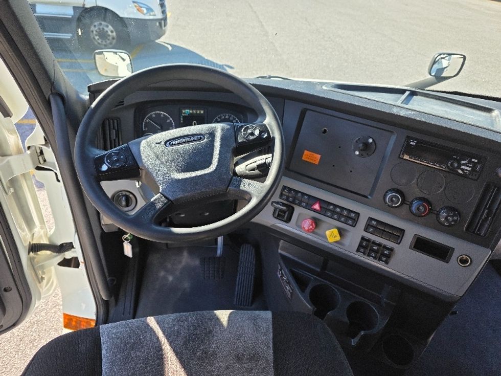 Sleeper Tractor-Heavy Duty Tractors-Freightliner-2021-T12664ST-Chester-VA-634,088\n\t\tmiles-$ 53,750 - Image 11