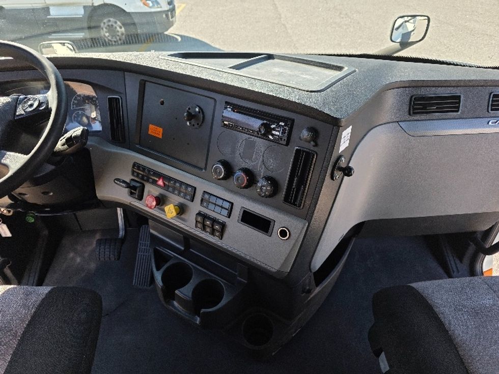 Sleeper Tractor-Heavy Duty Tractors-Freightliner-2021-T12664ST-Chester-VA-634,088\n\t\tmiles-$ 53,750 - Image 12