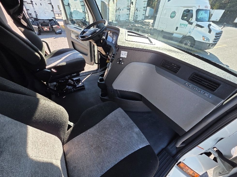Sleeper Tractor-Heavy Duty Tractors-Freightliner-2021-T12664ST-Chester-VA-634,088\n\t\tmiles-$ 53,750 - Image 15