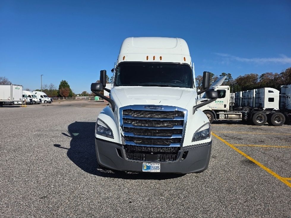 Sleeper Tractor-Heavy Duty Tractors-Freightliner-2021-T12664ST-Chester-VA-634,088\n\t\tmiles-$ 53,750 - Image 2