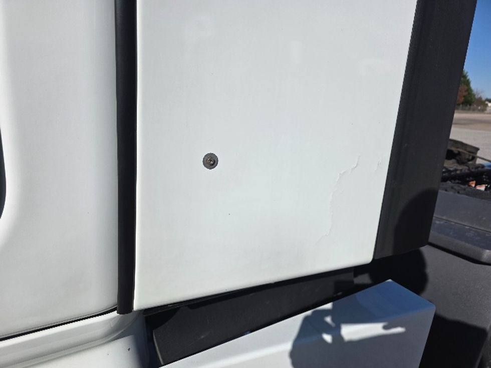 Sleeper Tractor-Heavy Duty Tractors-Freightliner-2021-T12664ST-Chester-VA-634,088\n\t\tmiles-$ 53,750 - Image 22