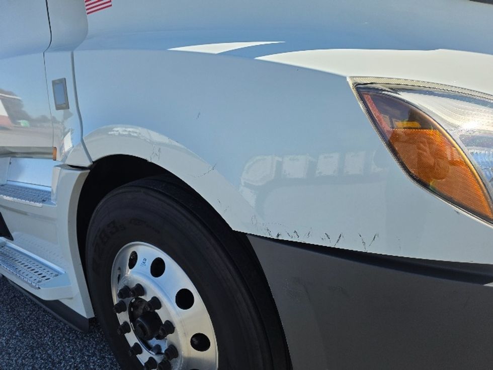 Sleeper Tractor-Heavy Duty Tractors-Freightliner-2021-T12664ST-Chester-VA-634,088\n\t\tmiles-$ 53,750 - Image 24