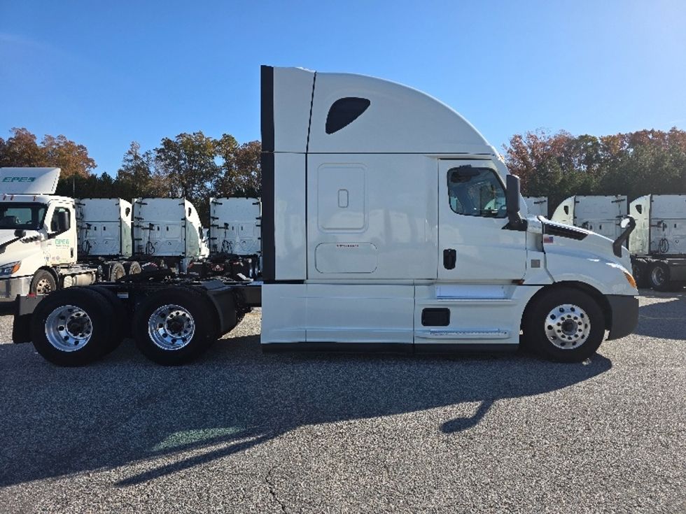 Sleeper Tractor-Heavy Duty Tractors-Freightliner-2021-T12664ST-Chester-VA-634,088\n\t\tmiles-$ 53,750 - Image 8
