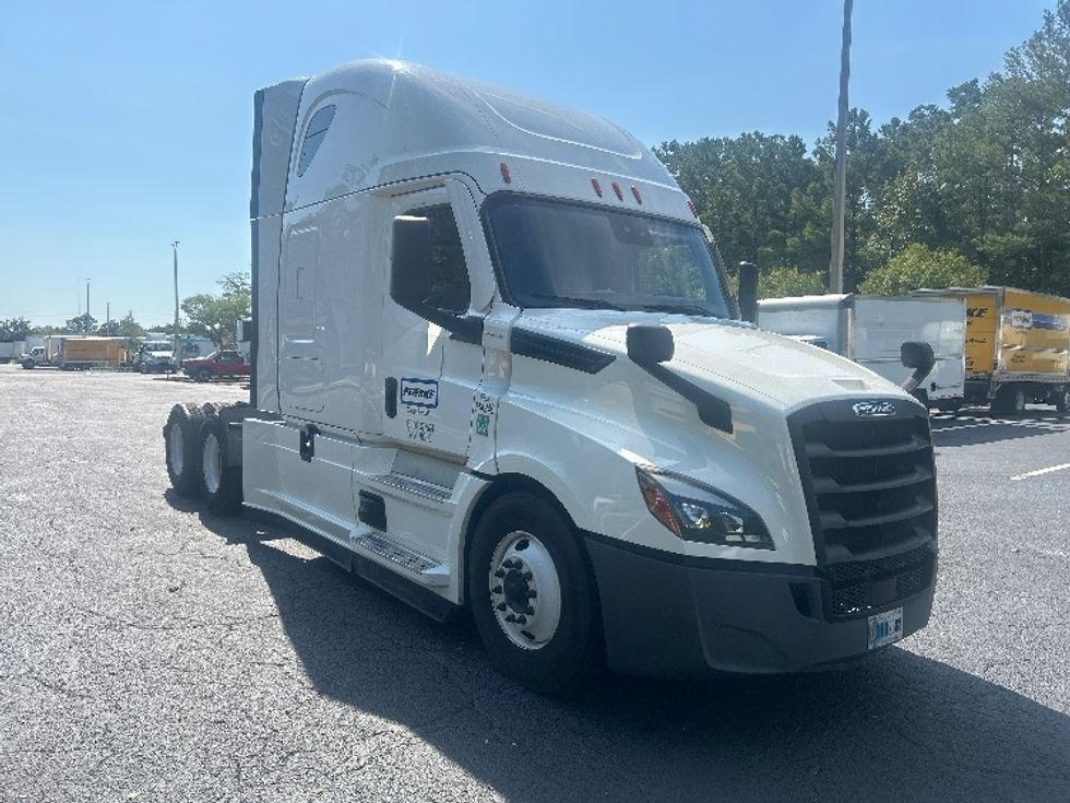 Sleeper Tractor-Heavy Duty Tractors-Freightliner-2021-T12664ST-Chicago (Chicago Ridge)-IL-497,548\n\t\tmiles-$ 73,500 - Image 1