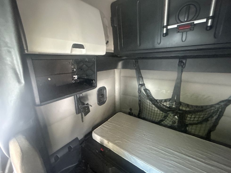 Sleeper Tractor-Heavy Duty Tractors-Freightliner-2021-T12664ST-Chicago (Chicago Ridge)-IL-497,548\n\t\tmiles-$ 73,500 - Image 19