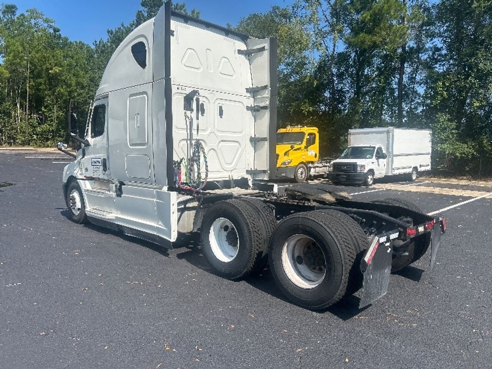 Sleeper Tractor-Heavy Duty Tractors-Freightliner-2021-T12664ST-Chicago (Chicago Ridge)-IL-497,548\n\t\tmiles-$ 73,500 - Image 5