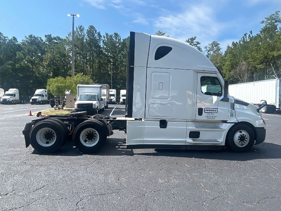 Sleeper Tractor-Heavy Duty Tractors-Freightliner-2021-T12664ST-Chicago (Chicago Ridge)-IL-497,548\n\t\tmiles-$ 73,500 - Image 8