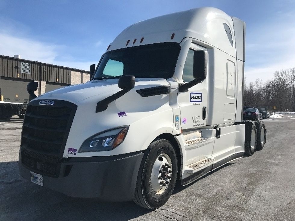 Sleeper Tractor-Heavy Duty Tractors-Freightliner-2021-T12664ST-Chicago (Chicago Ridge)-IL-524,034\n\t\tmiles-$ 65,250 - Image 1