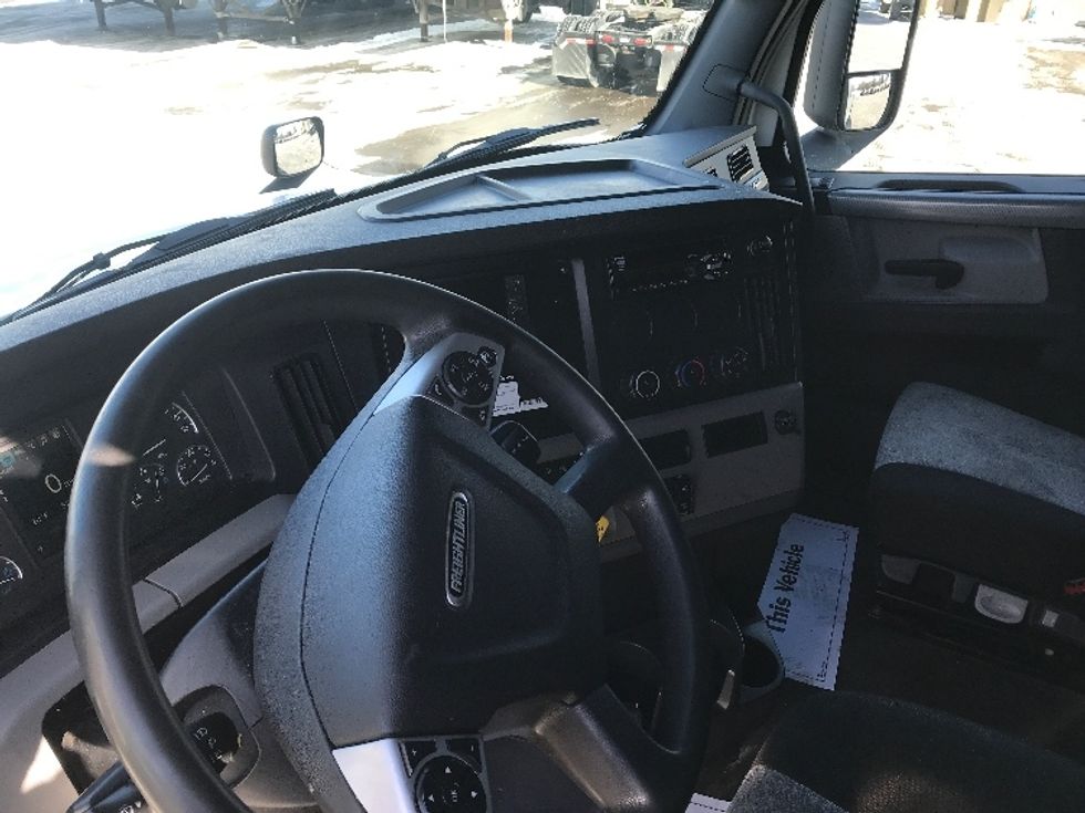 Sleeper Tractor-Heavy Duty Tractors-Freightliner-2021-T12664ST-Chicago (Chicago Ridge)-IL-524,034\n\t\tmiles-$ 65,250 - Image 10