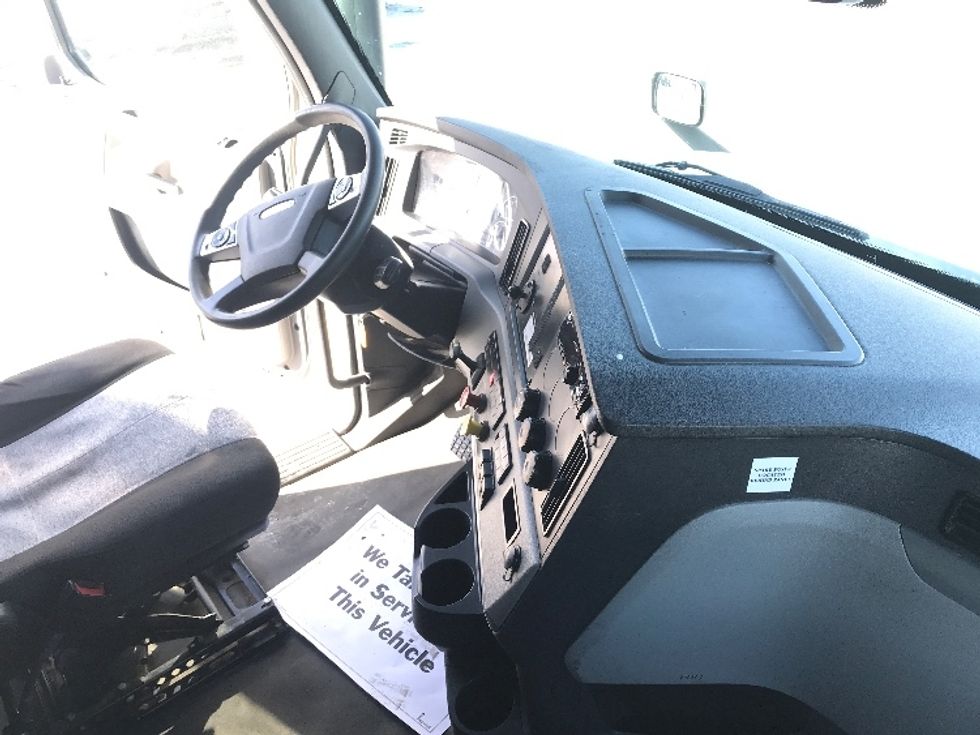 Sleeper Tractor-Heavy Duty Tractors-Freightliner-2021-T12664ST-Chicago (Chicago Ridge)-IL-524,034\n\t\tmiles-$ 65,250 - Image 15