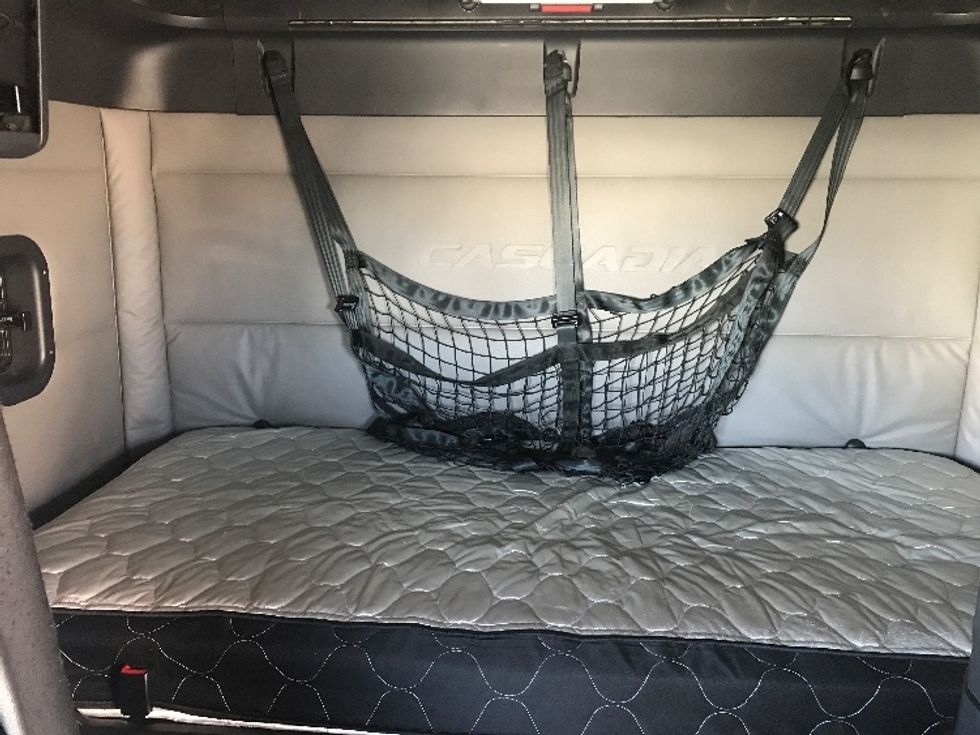 Sleeper Tractor-Heavy Duty Tractors-Freightliner-2021-T12664ST-Chicago (Chicago Ridge)-IL-524,034\n\t\tmiles-$ 65,250 - Image 16