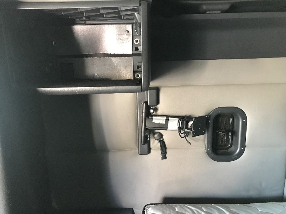 Sleeper Tractor-Heavy Duty Tractors-Freightliner-2021-T12664ST-Chicago (Chicago Ridge)-IL-524,034\n\t\tmiles-$ 65,250 - Image 19