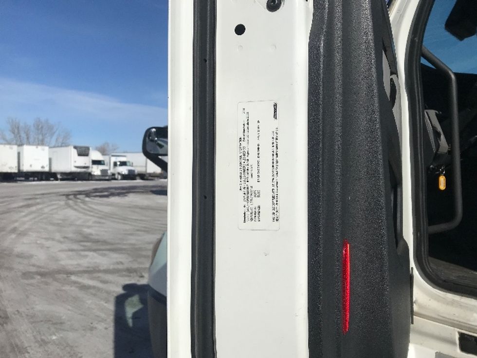 Sleeper Tractor-Heavy Duty Tractors-Freightliner-2021-T12664ST-Chicago (Chicago Ridge)-IL-524,034\n\t\tmiles-$ 65,250 - Image 22