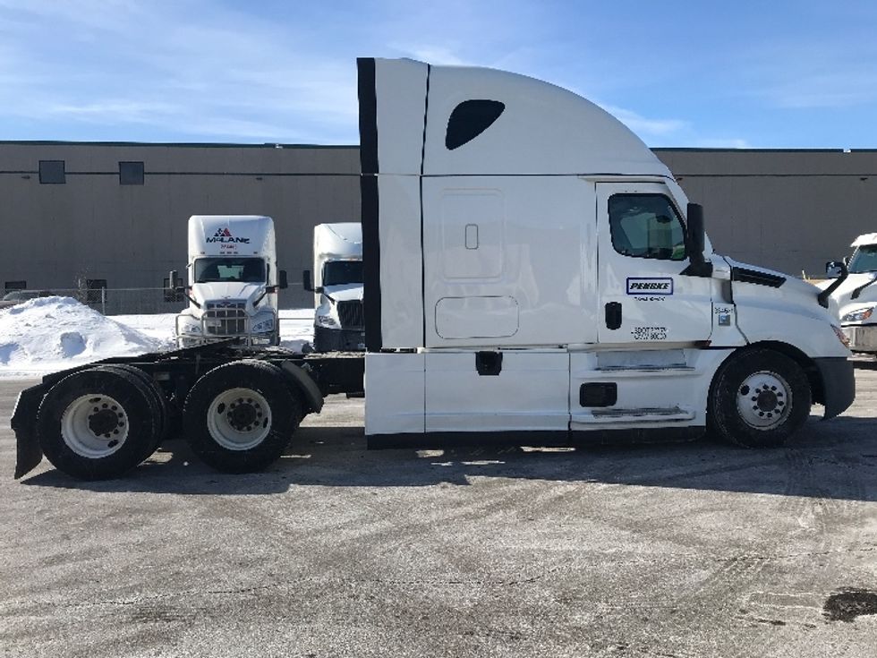 Sleeper Tractor-Heavy Duty Tractors-Freightliner-2021-T12664ST-Chicago (Chicago Ridge)-IL-524,034\n\t\tmiles-$ 65,250 - Image 8