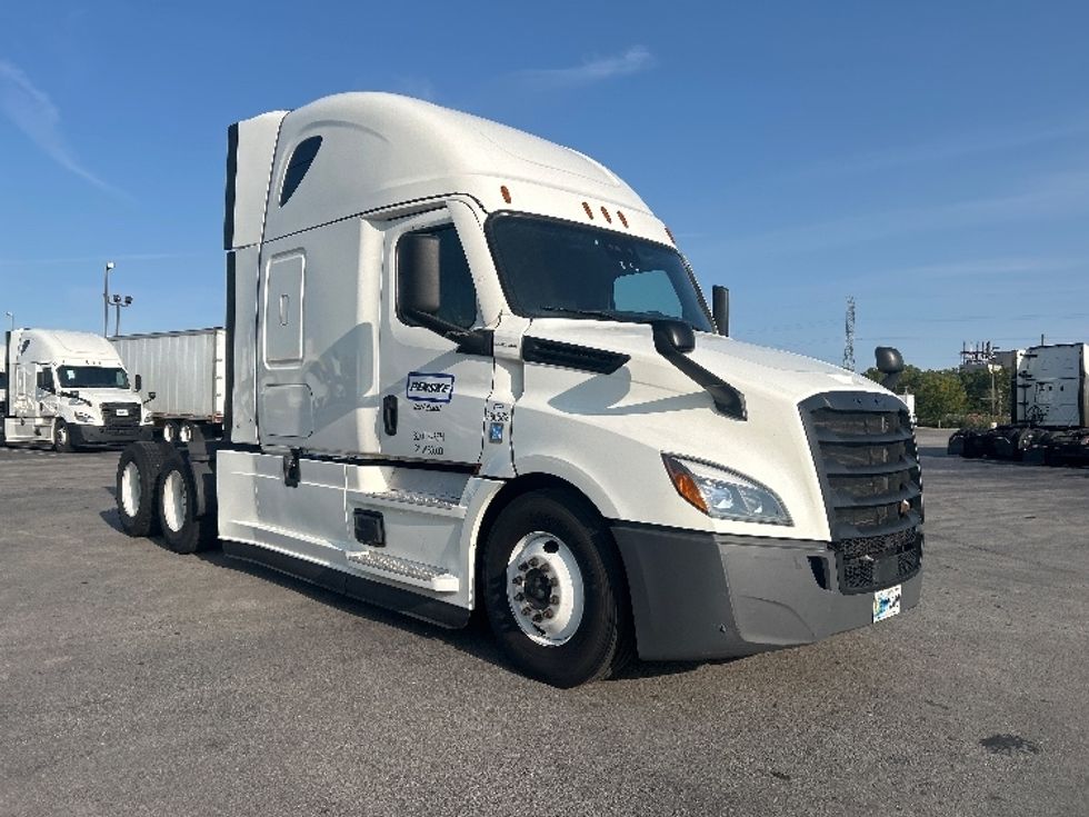 Sleeper Tractor-Heavy Duty Tractors-Freightliner-2021-T12664ST-Chicago (Chicago Ridge)-IL-628,788\n\t\tmiles-$ 52,000 - Image 1