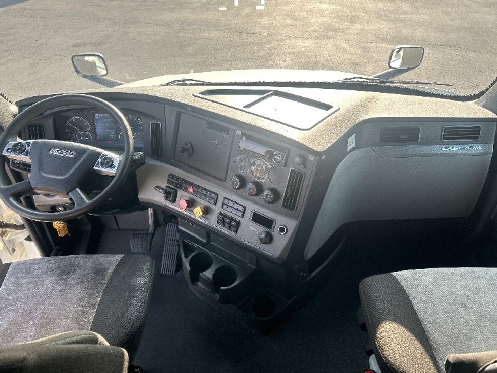 Sleeper Tractor-Heavy Duty Tractors-Freightliner-2021-T12664ST-Chicago (Chicago Ridge)-IL-628,788\n\t\tmiles-$ 52,000 - Image 12