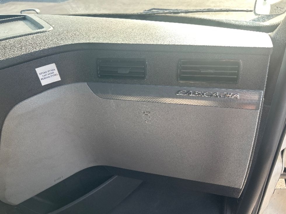 Sleeper Tractor-Heavy Duty Tractors-Freightliner-2021-T12664ST-Chicago (Chicago Ridge)-IL-628,788\n\t\tmiles-$ 52,000 - Image 14