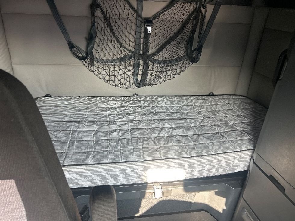 Sleeper Tractor-Heavy Duty Tractors-Freightliner-2021-T12664ST-Chicago (Chicago Ridge)-IL-628,788\n\t\tmiles-$ 52,000 - Image 16