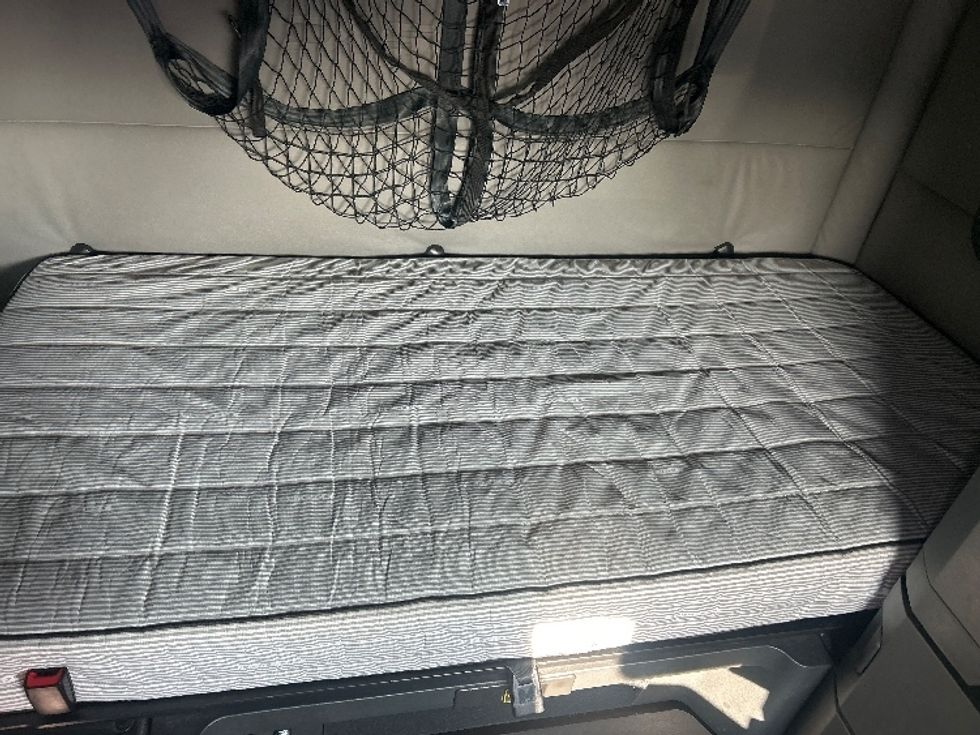 Sleeper Tractor-Heavy Duty Tractors-Freightliner-2021-T12664ST-Chicago (Chicago Ridge)-IL-628,788\n\t\tmiles-$ 52,000 - Image 17