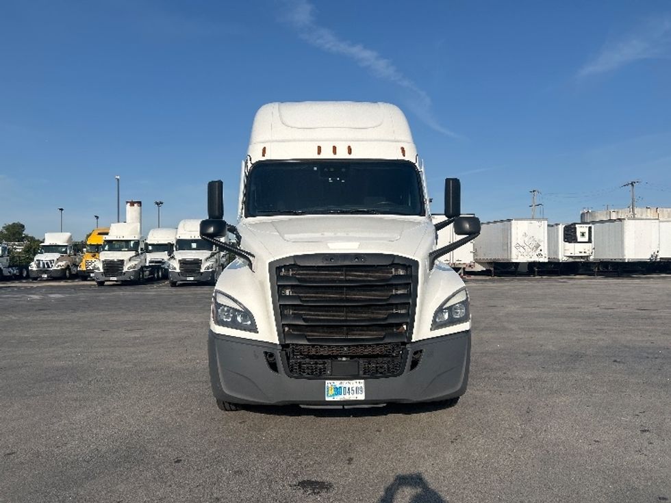 Sleeper Tractor-Heavy Duty Tractors-Freightliner-2021-T12664ST-Chicago (Chicago Ridge)-IL-628,788\n\t\tmiles-$ 52,000 - Image 2