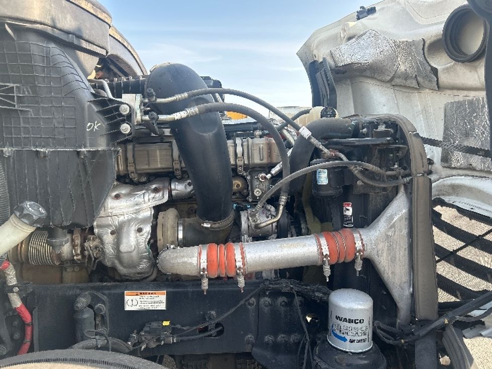 Sleeper Tractor-Heavy Duty Tractors-Freightliner-2021-T12664ST-Chicago (Chicago Ridge)-IL-628,788\n\t\tmiles-$ 52,000 - Image 20