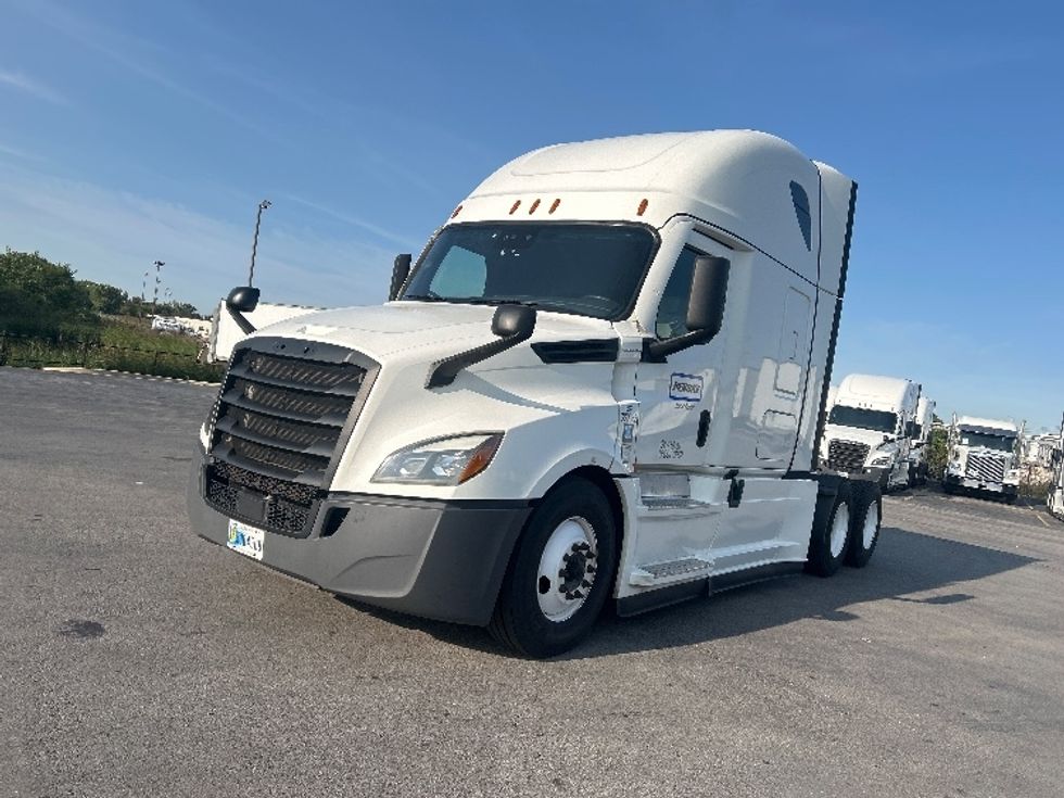 Sleeper Tractor-Heavy Duty Tractors-Freightliner-2021-T12664ST-Chicago (Chicago Ridge)-IL-628,788\n\t\tmiles-$ 52,000 - Image 3