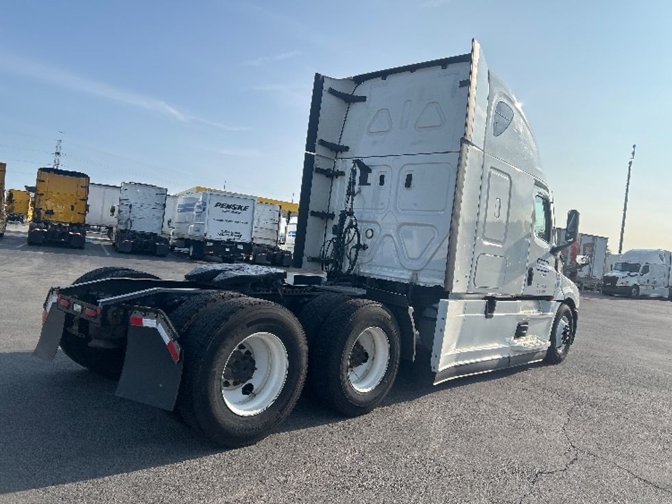 Sleeper Tractor-Heavy Duty Tractors-Freightliner-2021-T12664ST-Chicago (Chicago Ridge)-IL-628,788\n\t\tmiles-$ 52,000 - Image 7