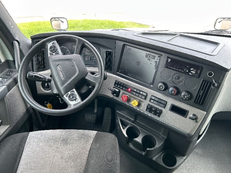Sleeper Tractor-Heavy Duty Tractors-Freightliner-2021-T12664ST-Chicago (Chicago Ridge)-IL-675,224\n\t\tmiles-$ 47,250 - Image 11
