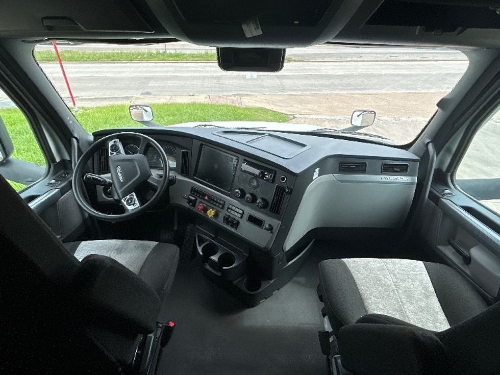 Sleeper Tractor-Heavy Duty Tractors-Freightliner-2021-T12664ST-Chicago (Chicago Ridge)-IL-675,224\n\t\tmiles-$ 47,250 - Image 12