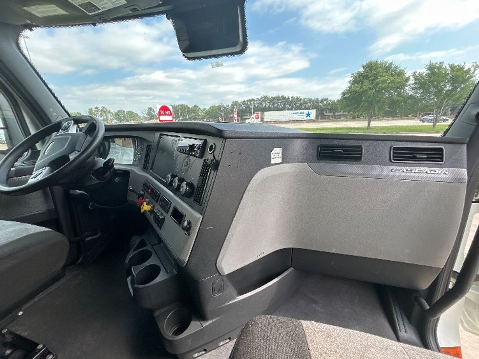 Sleeper Tractor-Heavy Duty Tractors-Freightliner-2021-T12664ST-Chicago (Chicago Ridge)-IL-675,224\n\t\tmiles-$ 47,250 - Image 14