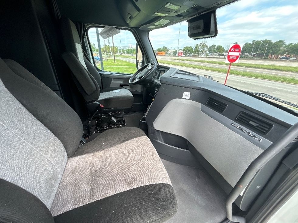 Sleeper Tractor-Heavy Duty Tractors-Freightliner-2021-T12664ST-Chicago (Chicago Ridge)-IL-675,224\n\t\tmiles-$ 47,250 - Image 15