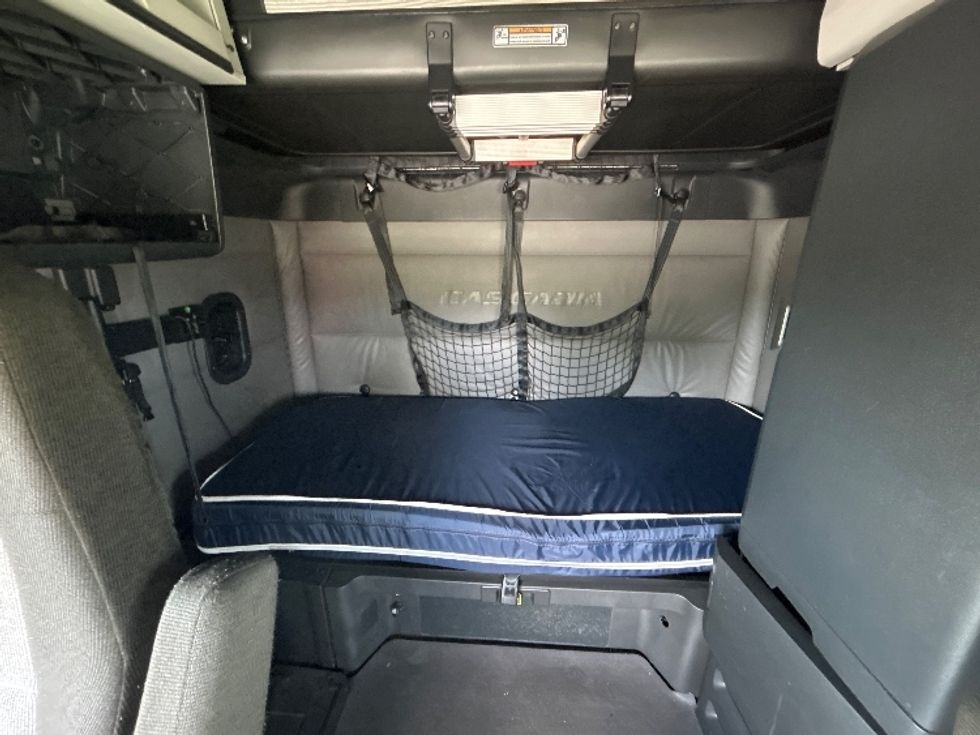 Sleeper Tractor-Heavy Duty Tractors-Freightliner-2021-T12664ST-Chicago (Chicago Ridge)-IL-675,224\n\t\tmiles-$ 47,250 - Image 16