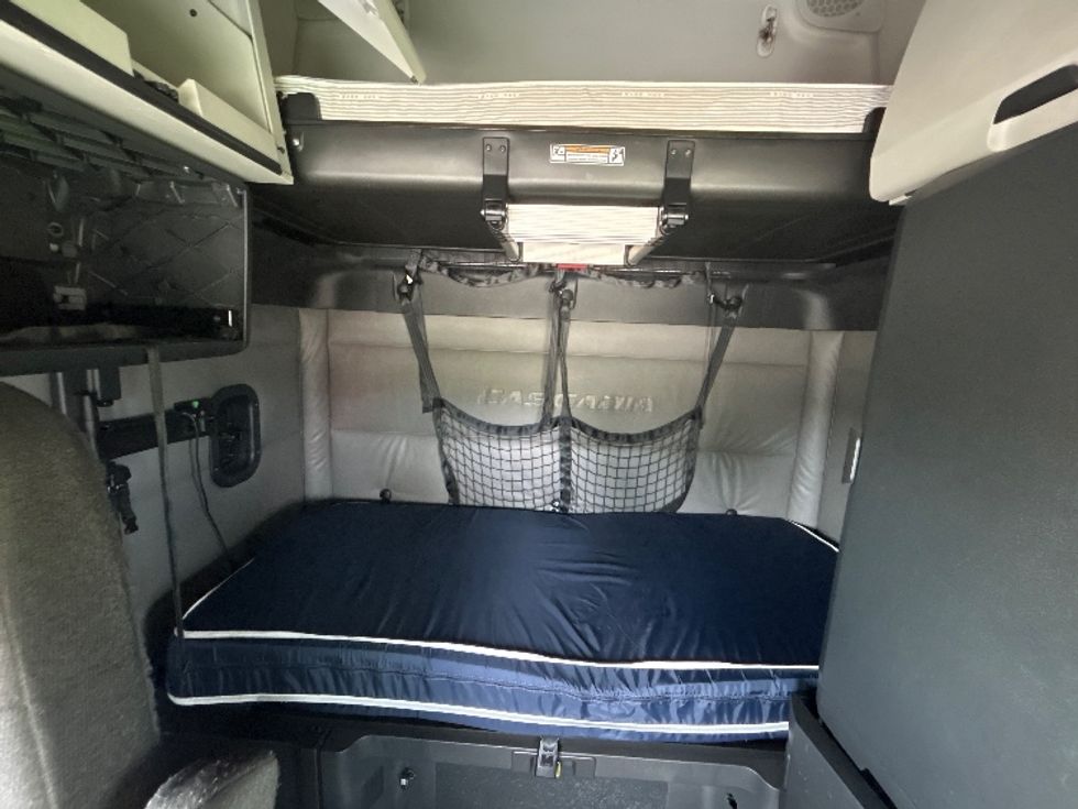 Sleeper Tractor-Heavy Duty Tractors-Freightliner-2021-T12664ST-Chicago (Chicago Ridge)-IL-675,224\n\t\tmiles-$ 47,250 - Image 17