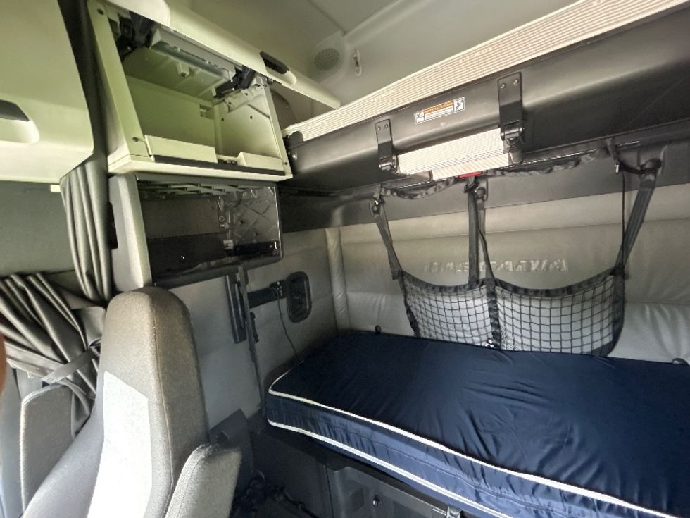 Sleeper Tractor-Heavy Duty Tractors-Freightliner-2021-T12664ST-Chicago (Chicago Ridge)-IL-675,224\n\t\tmiles-$ 47,250 - Image 19