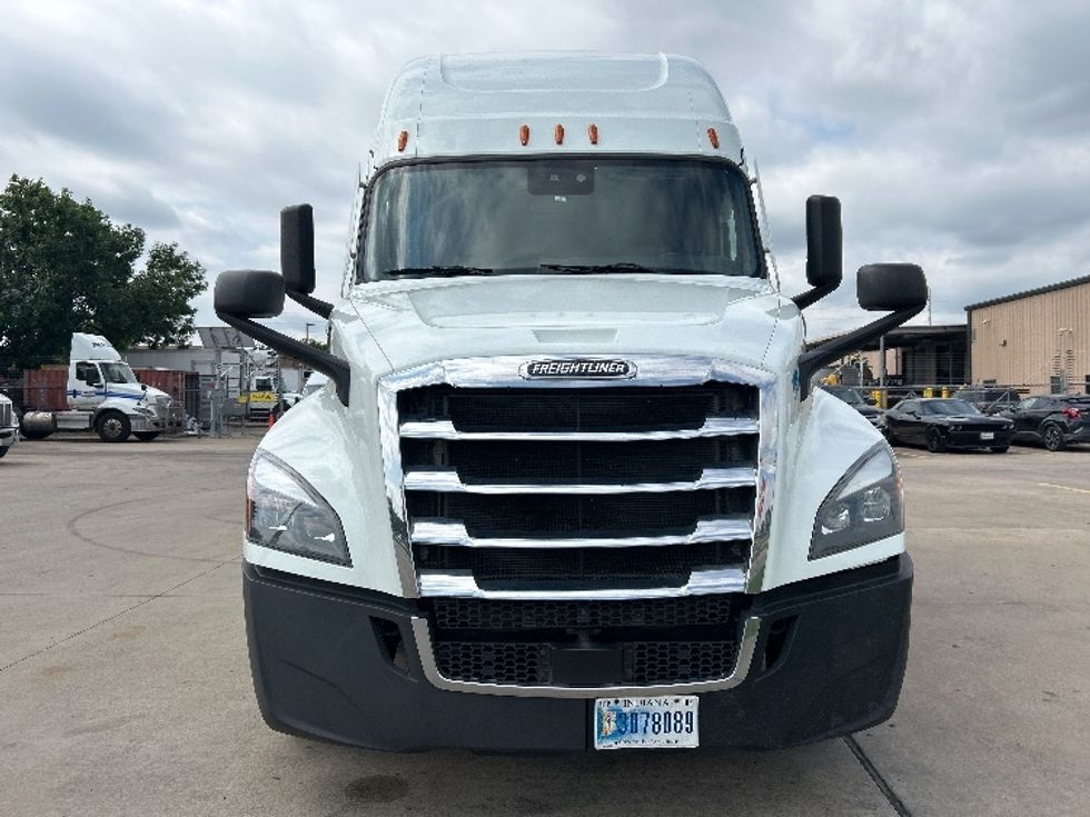Sleeper Tractor-Heavy Duty Tractors-Freightliner-2021-T12664ST-Chicago (Chicago Ridge)-IL-675,224\n\t\tmiles-$ 47,250 - Image 2