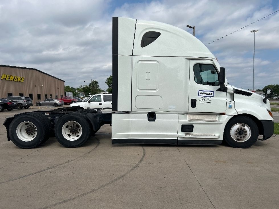 Sleeper Tractor-Heavy Duty Tractors-Freightliner-2021-T12664ST-Chicago (Chicago Ridge)-IL-675,224\n\t\tmiles-$ 47,250 - Image 8
